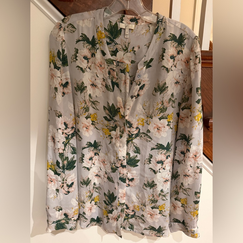Joie Floral Button-Front Blouse in Light Gray with Pink & Green Print